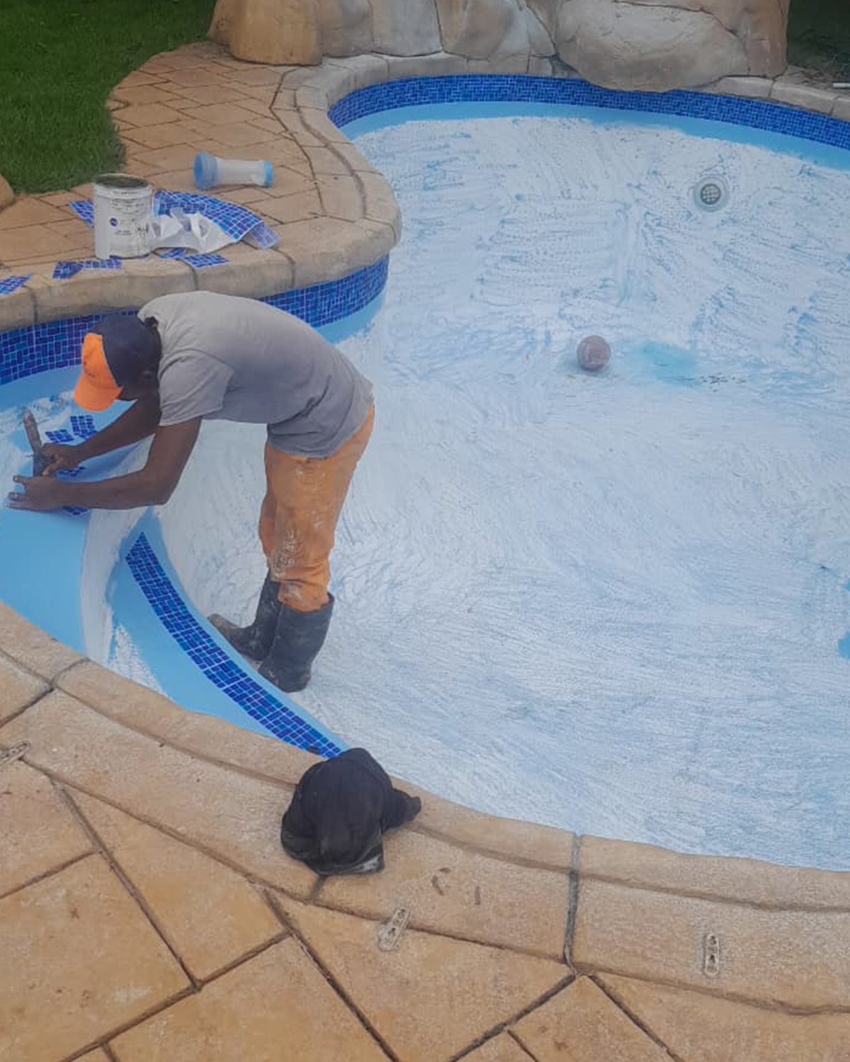 Pool renovation with mosaic coating in Wierda Park
